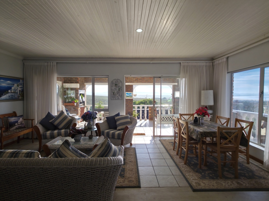 3 Bedroom Property for Sale in Wavecrest Eastern Cape
